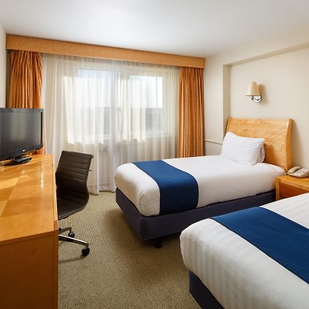 Holiday Inn Basildon By Ihg Basildon (Essex) Exterior foto