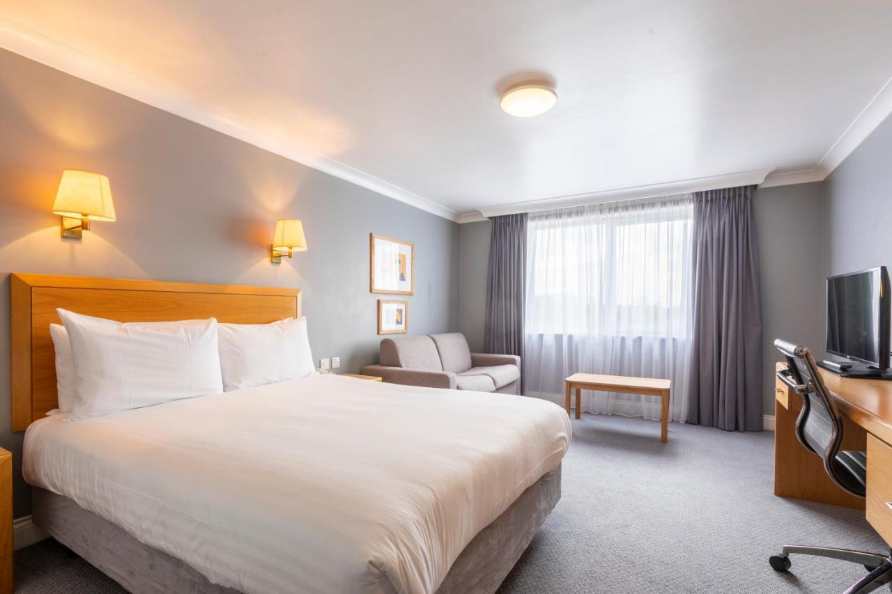 Holiday Inn Basildon By Ihg Basildon (Essex) Exterior foto