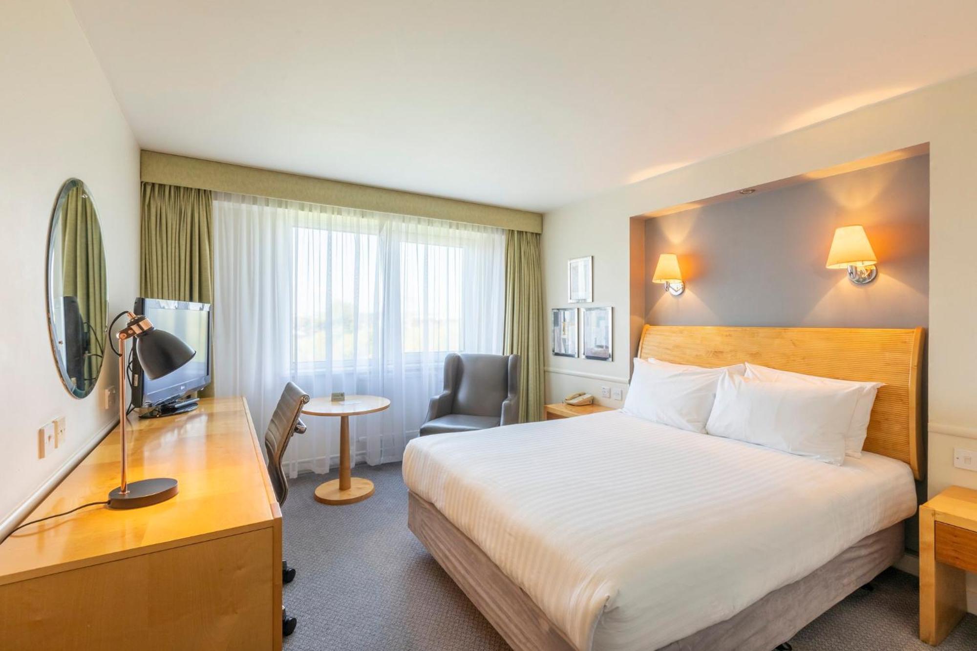 Holiday Inn Basildon By Ihg Basildon (Essex) Exterior foto